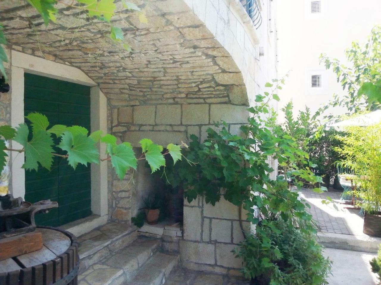 Villa Nikola Brela Exterior photo